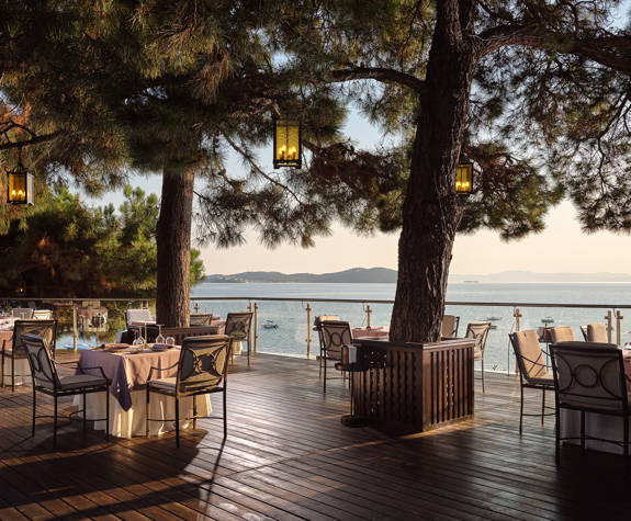 Eagles Resort Chalkidiki Kamares Restaurant outdoor area by the sea