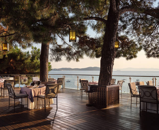 Eagles Resort Chalkidiki Kamares Restaurant outdoor area by the sea